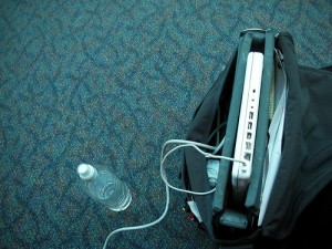 Ordinateur portable à l'aéroport: plus de problème de batterie! ordinateur