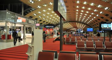 Des chargeurs de portables sans fil à Paris Charles-de-Gaulle
