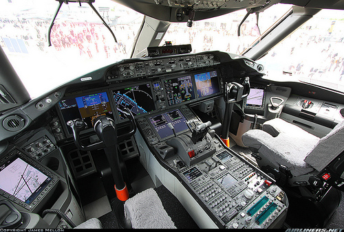 dreamliner-cockpit dreamliner-cockpit