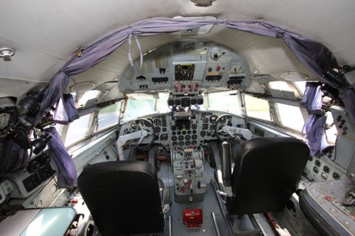 Le cockpit de l'appareil, intact Le cockpit de l'appareil, intact