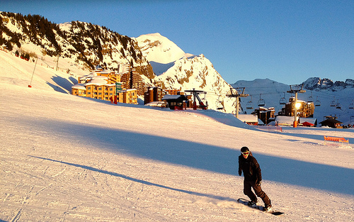 Avoriaz et le domaine des Portes du Soleil, à 80 km de Genève.