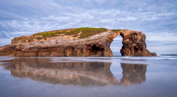 Playa de las Catedrales Cathedral beach en Galice Espagne iStock