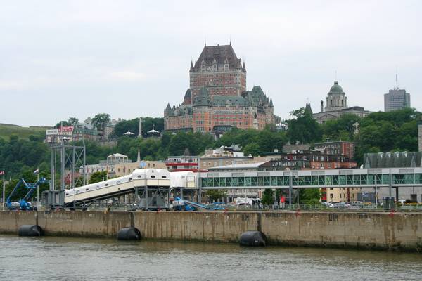 La vue sur le château Frontenac depuis le Saint-Laurent.