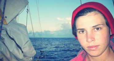 Emily, 29 ans, seule sur son bateau autour du monde