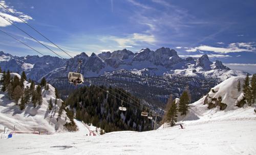 Cortina D'Ampezzo dans les Dolomites en Italie