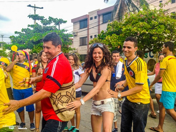 Fête dans les rues après une victoire de la Colombie.