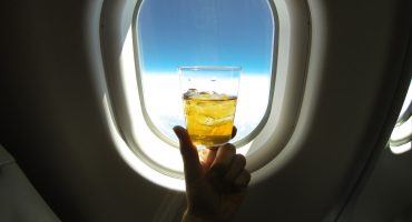 Ces compagnies qui servent encore de l’alcool gratuit à bord