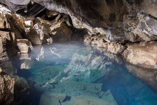 La grotte Grjotagja, nid d'amour d'Ygritte et Jon Snow