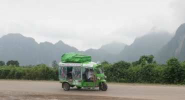 Les facteurs du Mékong :  l’histoire de 4 amis qui ont fait Bangkok-Paris en tuk-tuk