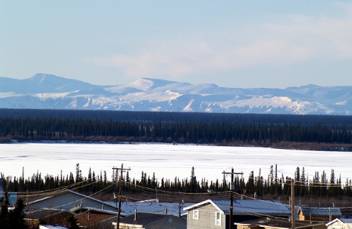 Inuvik et montagnes