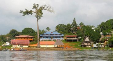Embarquement immédiat pour une croisière en Guyane sur le Maroni