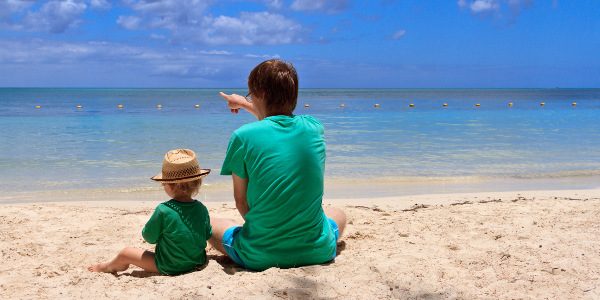 Partir en voyage avec son bébé vers une destination lointaine