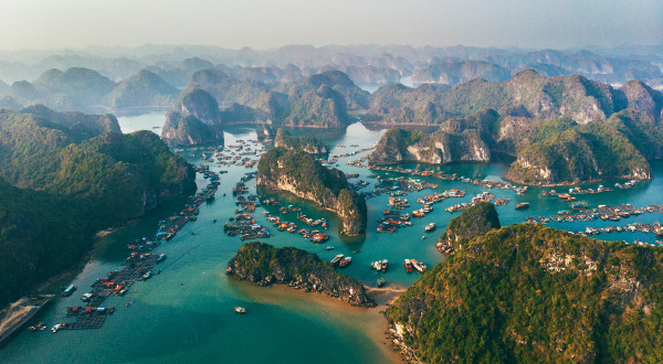 Baie d'Along Vietnam iStock
