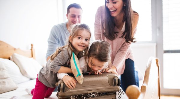 Famille-prépare-vacances