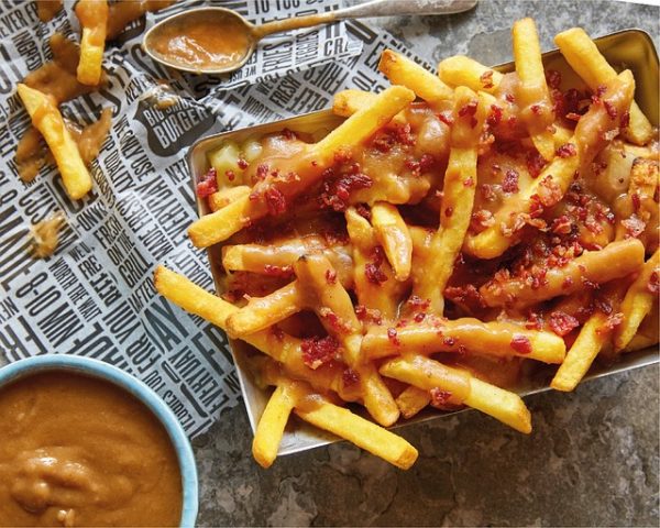 Manger une poutine au Orange Julep