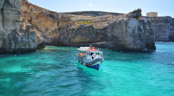 lagoon-bay-sur-lile-de-Comino-Malte-iStock