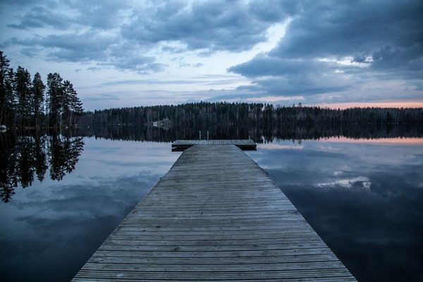 Dock sur un lac, Finlande