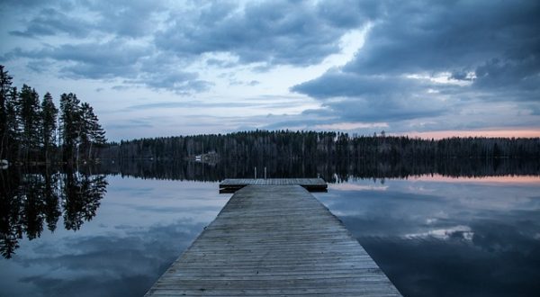Dock sur un lac, Finlande