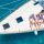 Familles en vacances sur un bateau l'été