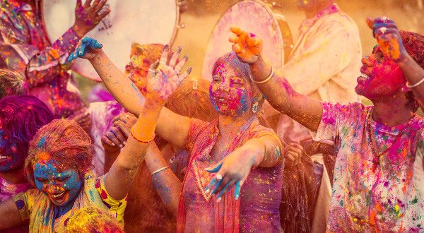 Festival Holi Inde iStock