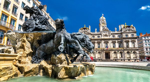 Place des Terreaux Lyon iStock