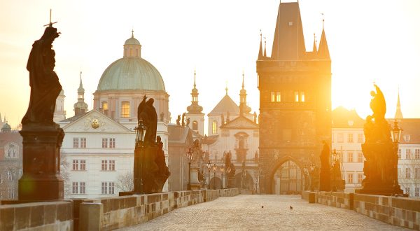 Prague pont Charles IV iStock