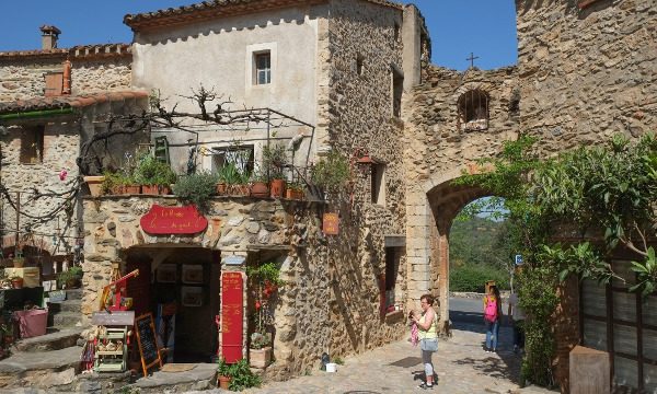 Castelnou-Pyrénées-iStock
