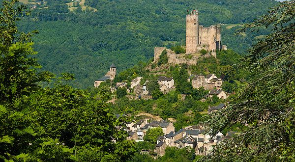 village de Najac France iStock