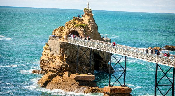Rocher de la Vierge Biarritz iStock