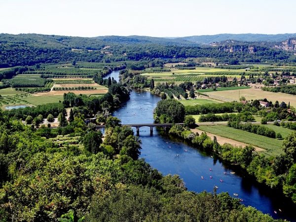 Canoës sur la Dordogne, en France