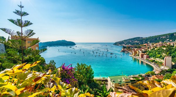 Villefrance sur Mer automne istock