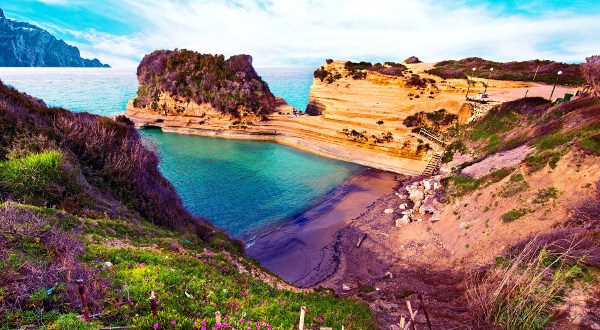 Le Canal d'Amour à Corfou Grèce iStock