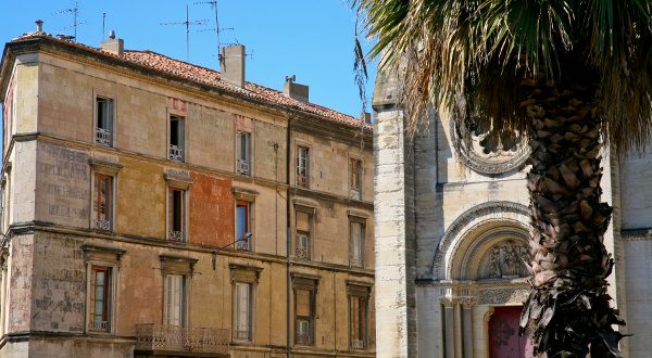 Cathédrale de Nîmes iStock