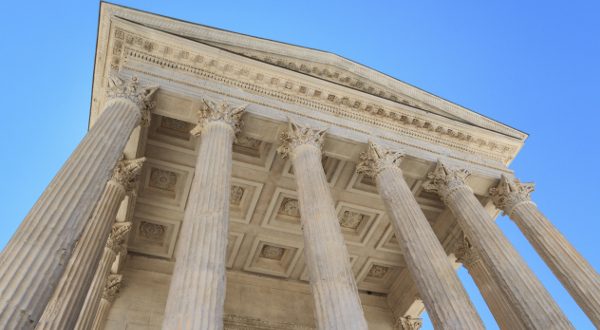 Maison Carrée Nîmes Shutterstock