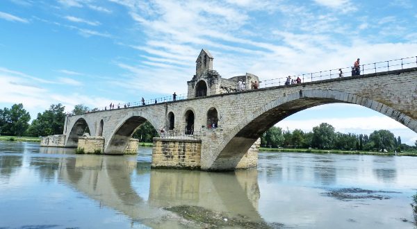 Pont d'Avignon Shutterstock (2)