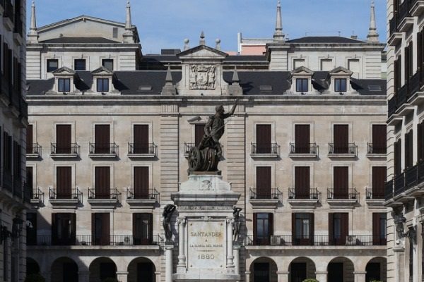 santander-plaza-porticada