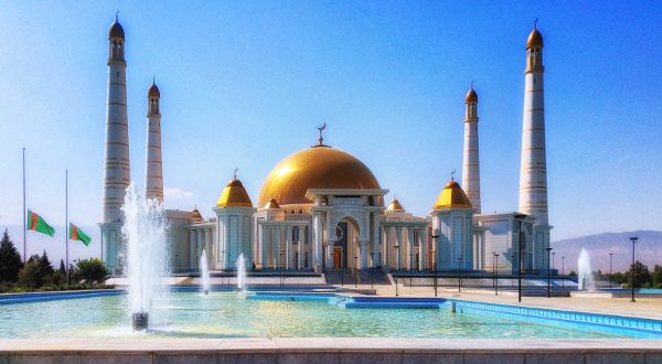 Mosquée de Gypjak Türkmenbaşy, Ashgabat, Turkmenista iStock