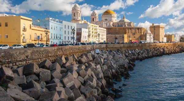 Paseo Maritimo Cadix Shutterstock