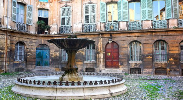 Place d'Albertas Aix-en-Provence Shutterstock