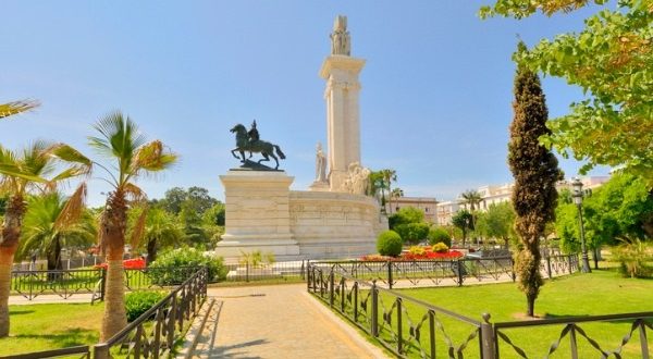 Place d'Espagne Cadix iStock
