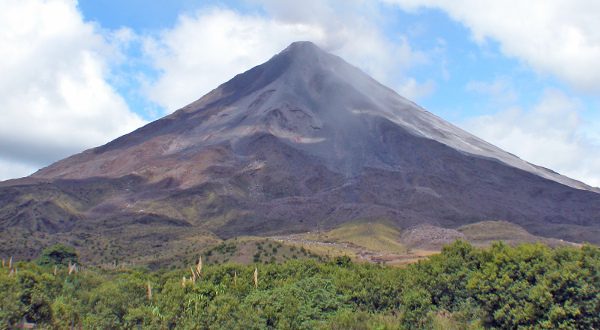 Volcan Costa Rica Shutterstock