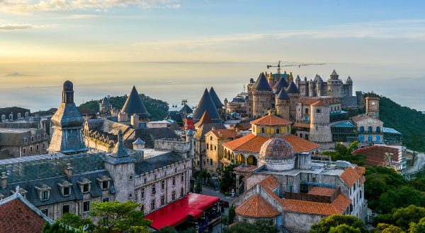 mont Bá Ná Vietnam iStock