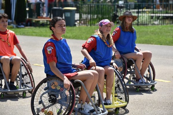 Équipe de sport en fauteuil roulant
