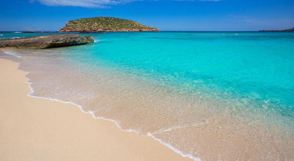 Plage de Cala Conta Ibiza iStock
