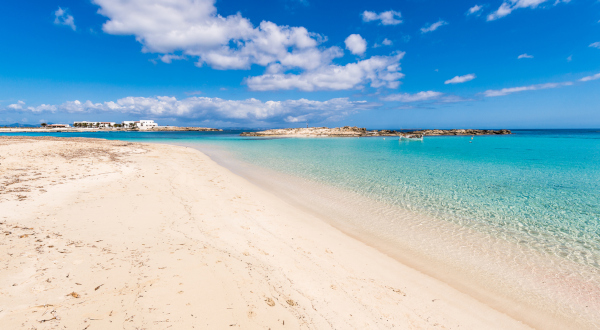 La plage Es Pujols, à Formentera