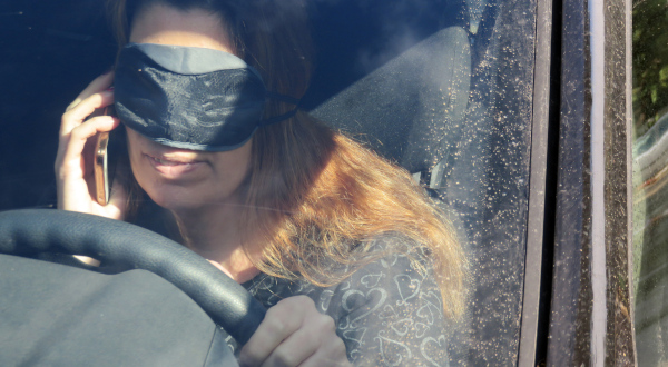 conduire les yeux bandés